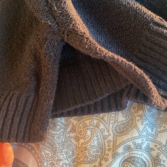 Very cozy black community knit sweater - Picture 7 of 10